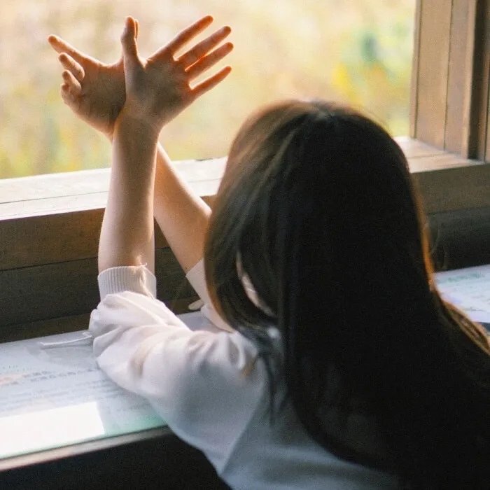 桃花暗里鹤长音